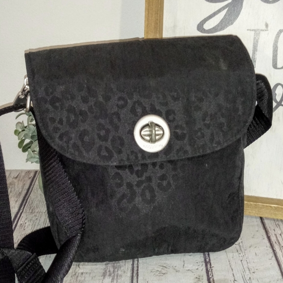 🖤 Baggallini Beijing Black Nylon Crossbody Messenger Travel Bag Cheetah Print - Picture 2 of 8